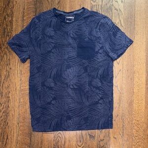 41. Express Men's Dark Blue Floral Tee Size Small
